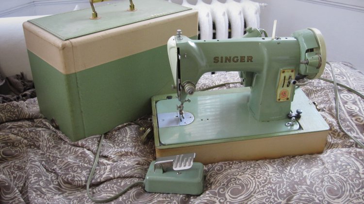 Swapsity Items Mint Green 40 Antique Sewing Machine Working Best Singer Green Sewing Machine Swapsity Items Mint Green 40 Antique Sewing Machine Working Best Singer Green Sewing Machine